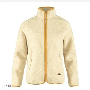 Fjallraven 
VARDAG PILE FLEECE W- chalk white